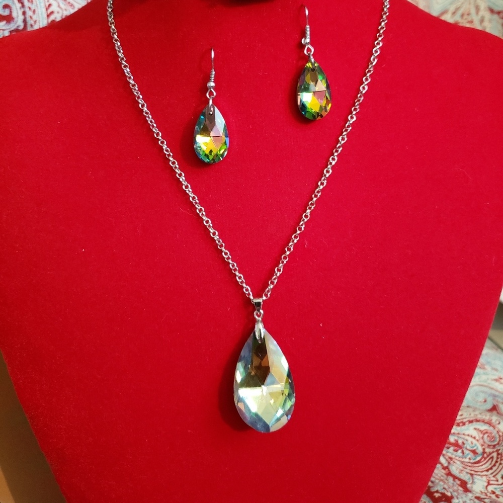 Blingy Green Necklace, earring and bracelet set